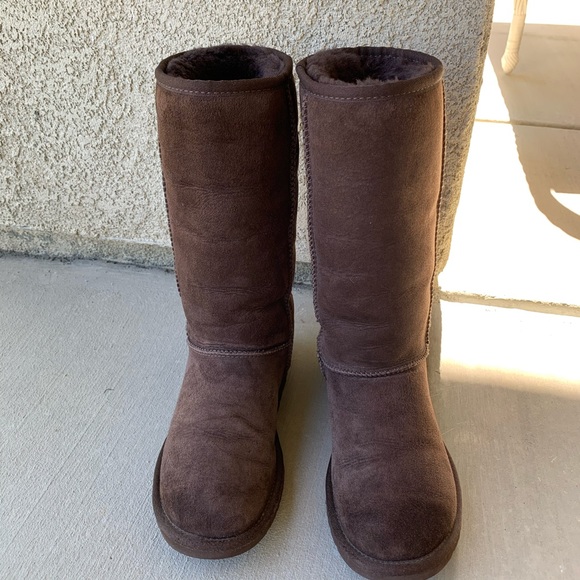UGG Shoes - UGG Chocolate Classic Tall II Boot Size 6